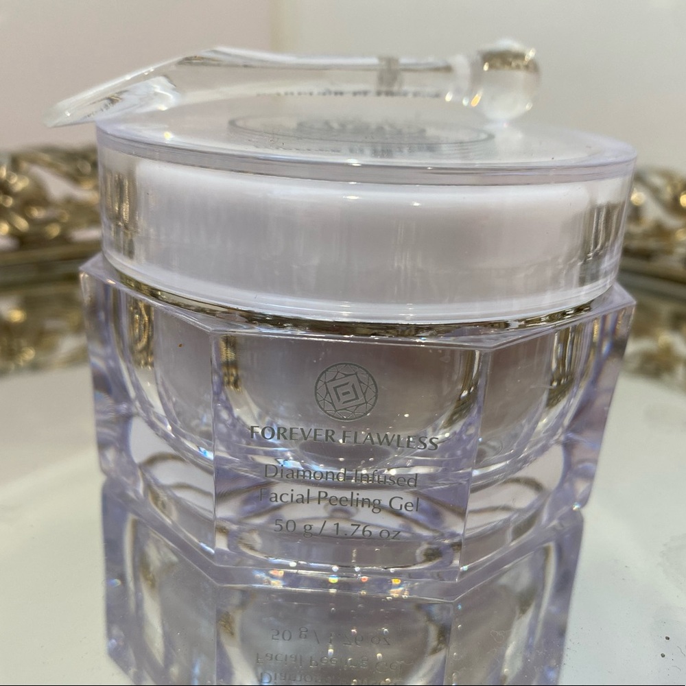 Forever Flawless Diamond Infused Facial Peeling Gel